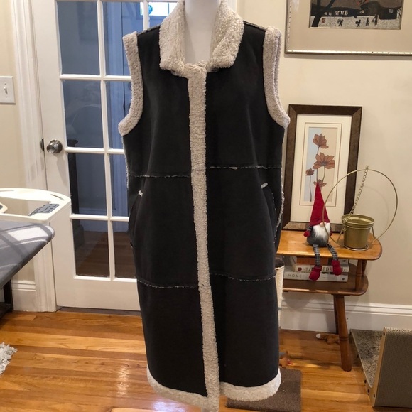 POL Jackets & Blazers - POL Sherpa long vest with side pockets.  Size S
